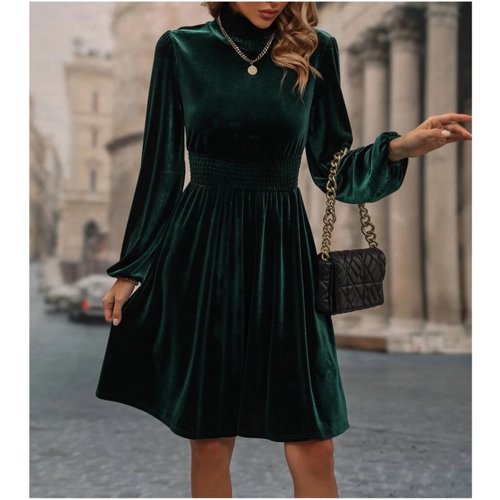 Classic Hunter Green Velvet Holiday Party Evening dress - Picture 2 of 3